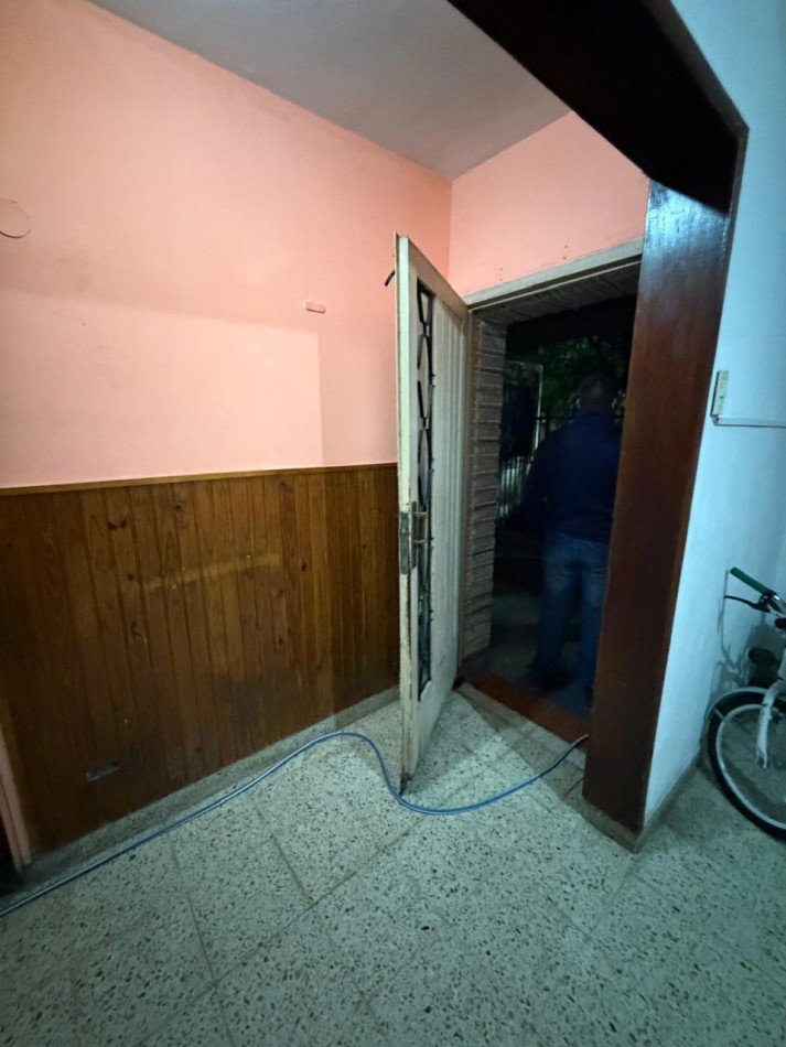 VENTA CHALET 4 AMBIENTES, A UNA CUADRA DE PASCO AL 2400, LA CALANDRIA 2436 -TEMPERLEY-