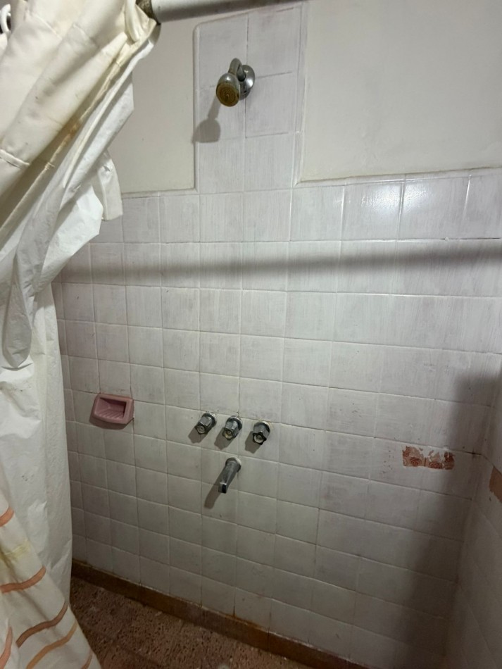 VENTA CASA 2 DORMITORIOS, LUGAR SEMICUBIERTO PARA GUARDAR EL AUTO, PATIO CON PARRILLA, JUNCAL 2391 -TEMPERLEY-