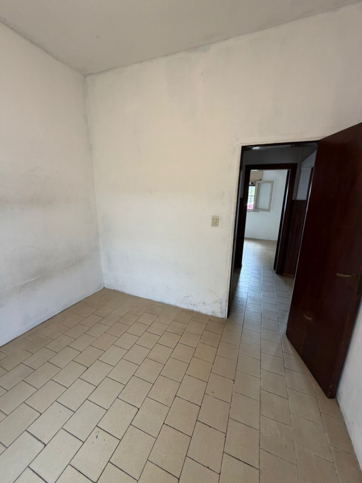 VENTA CASA 2 DORMITORIOS, LUGAR SEMICUBIERTO PARA GUARDAR EL AUTO, PATIO CON PARRILLA, JUNCAL 2391 -TEMPERLEY-