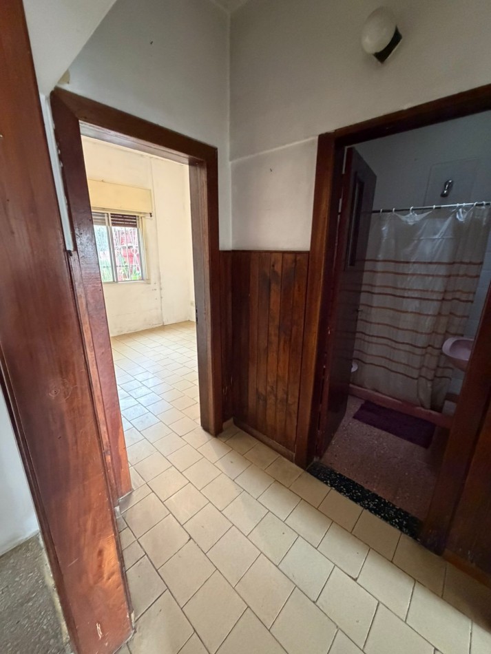 VENTA CASA 2 DORMITORIOS, LUGAR SEMICUBIERTO PARA GUARDAR EL AUTO, PATIO CON PARRILLA, JUNCAL 2391 -TEMPERLEY-