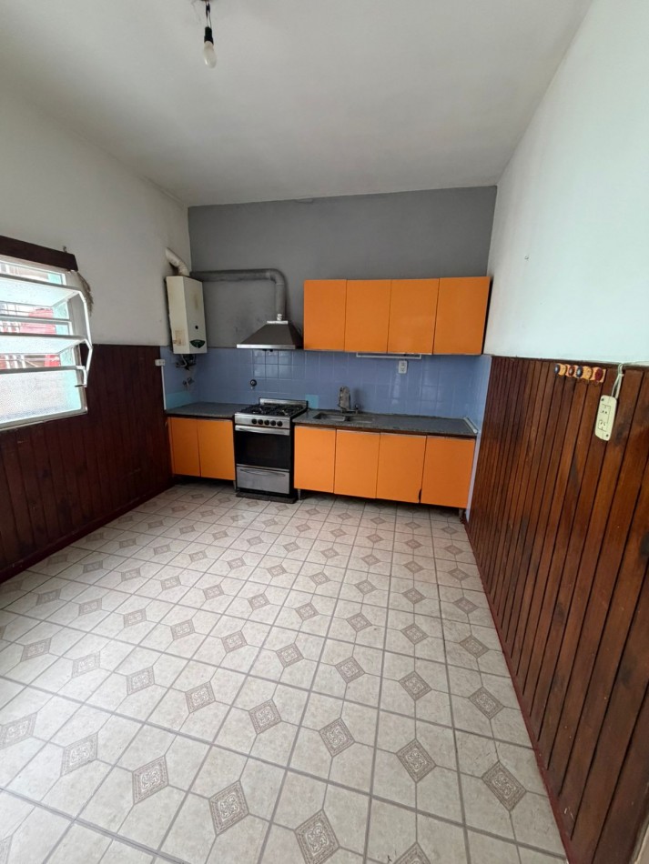VENTA CASA 2 DORMITORIOS, LUGAR SEMICUBIERTO PARA GUARDAR EL AUTO, PATIO CON PARRILLA, JUNCAL 2391 -TEMPERLEY-