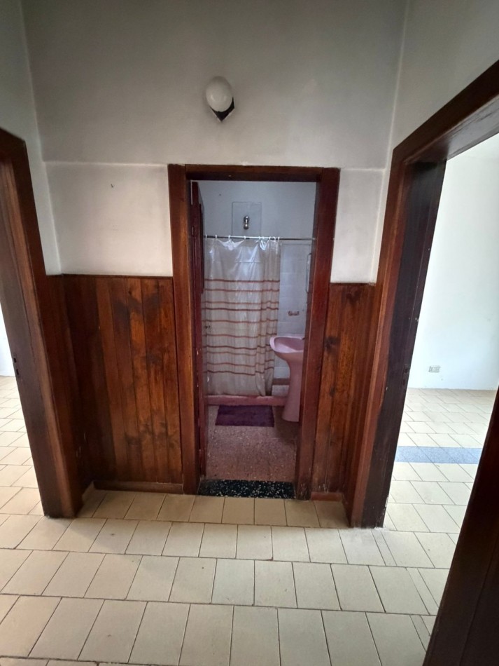 VENTA CASA 2 DORMITORIOS, LUGAR SEMICUBIERTO PARA GUARDAR EL AUTO, PATIO CON PARRILLA, JUNCAL 2391 -TEMPERLEY-