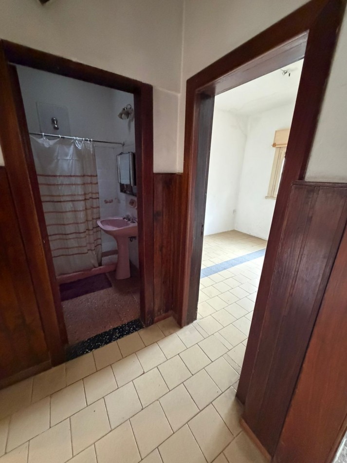 VENTA CASA 2 DORMITORIOS, LUGAR SEMICUBIERTO PARA GUARDAR EL AUTO, PATIO CON PARRILLA, JUNCAL 2391 -TEMPERLEY-