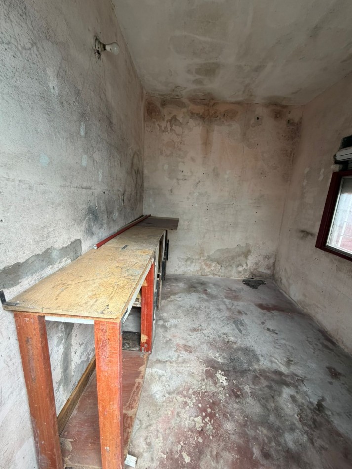 VENTA CASA 2 DORMITORIOS, LUGAR SEMICUBIERTO PARA GUARDAR EL AUTO, PATIO CON PARRILLA, JUNCAL 2391 -TEMPERLEY-