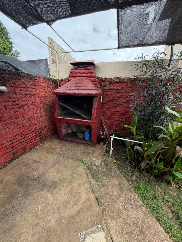 VENTA CASA 2 DORMITORIOS, LUGAR SEMICUBIERTO PARA GUARDAR EL AUTO, PATIO CON PARRILLA, JUNCAL 2391 -TEMPERLEY-