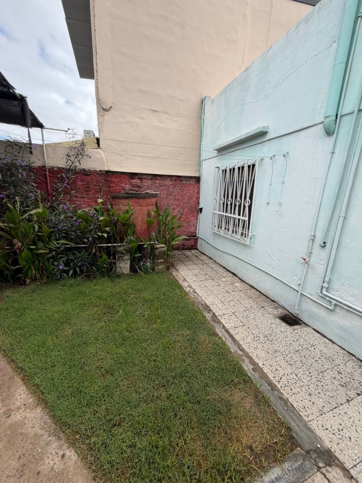 VENTA CASA 2 DORMITORIOS, LUGAR SEMICUBIERTO PARA GUARDAR EL AUTO, PATIO CON PARRILLA, JUNCAL 2391 -TEMPERLEY-
