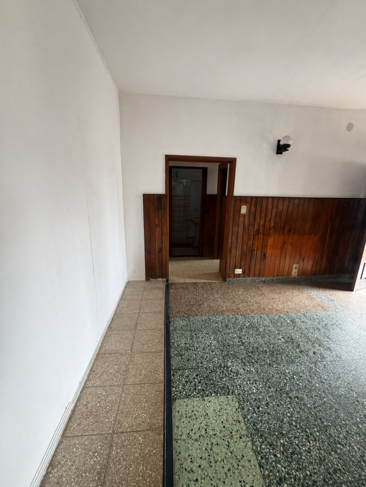 VENTA CASA 2 DORMITORIOS, LUGAR SEMICUBIERTO PARA GUARDAR EL AUTO, PATIO CON PARRILLA, JUNCAL 2391 -TEMPERLEY-
