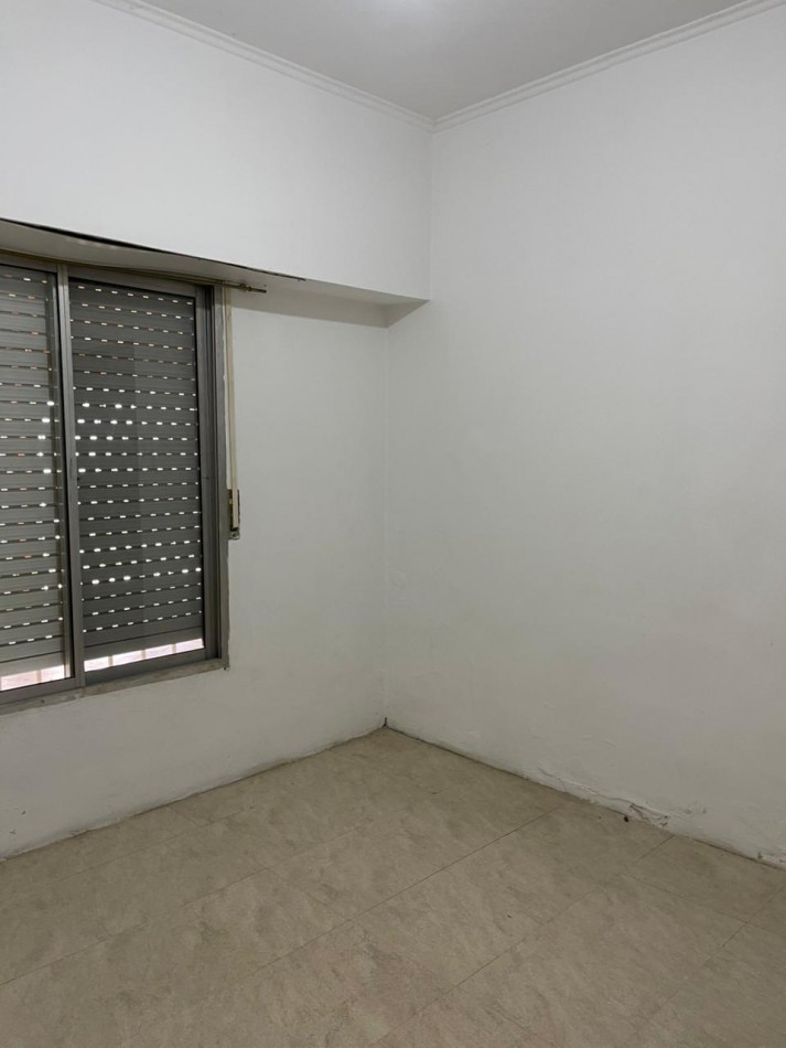 VENTA CHALET EN ESQUINA CON 3 DORMITORIOS, GARAGE Y PATIO, SARMIENTO 1508 -MONTE GRANDE-