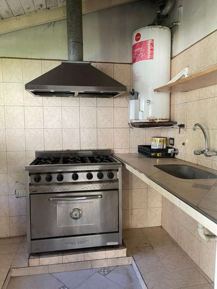 VENTA CHALET EN ESQUINA CON 3 DORMITORIOS, GARAGE Y PATIO, SARMIENTO 1508 -MONTE GRANDE-