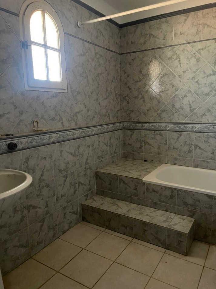 VENTA CHALET EN ESQUINA CON 3 DORMITORIOS, GARAGE Y PATIO, SARMIENTO 1508 -MONTE GRANDE-