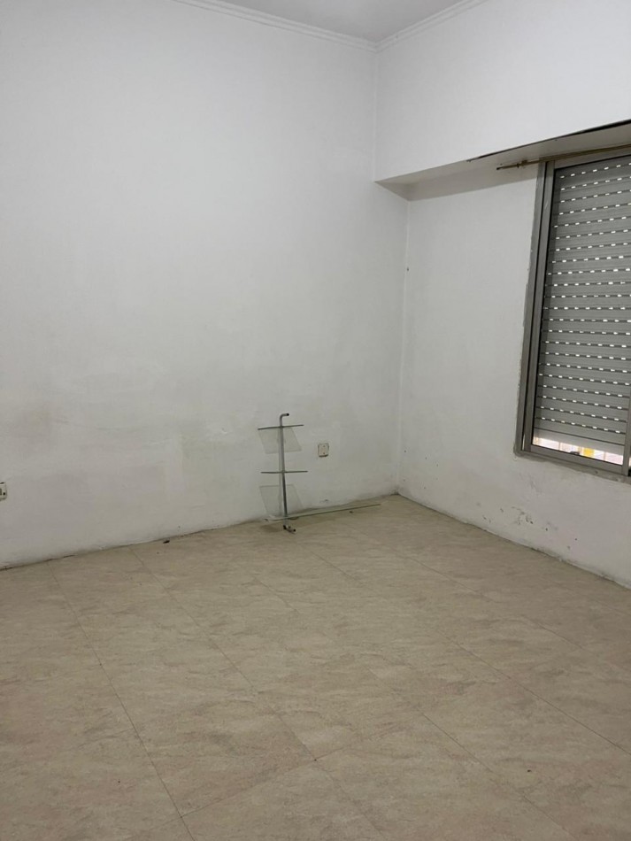 VENTA CHALET EN ESQUINA CON 3 DORMITORIOS, GARAGE Y PATIO, SARMIENTO 1508 -MONTE GRANDE-