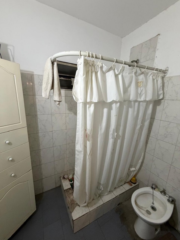 VENTA PH PLANTA ALTA, INGRESO INDEPENDIENTE POR ESCALERA, 3 AMBIENTES CON TERRAZA AMPLIA, JUNCAL 1981 -TEMPERLEY-