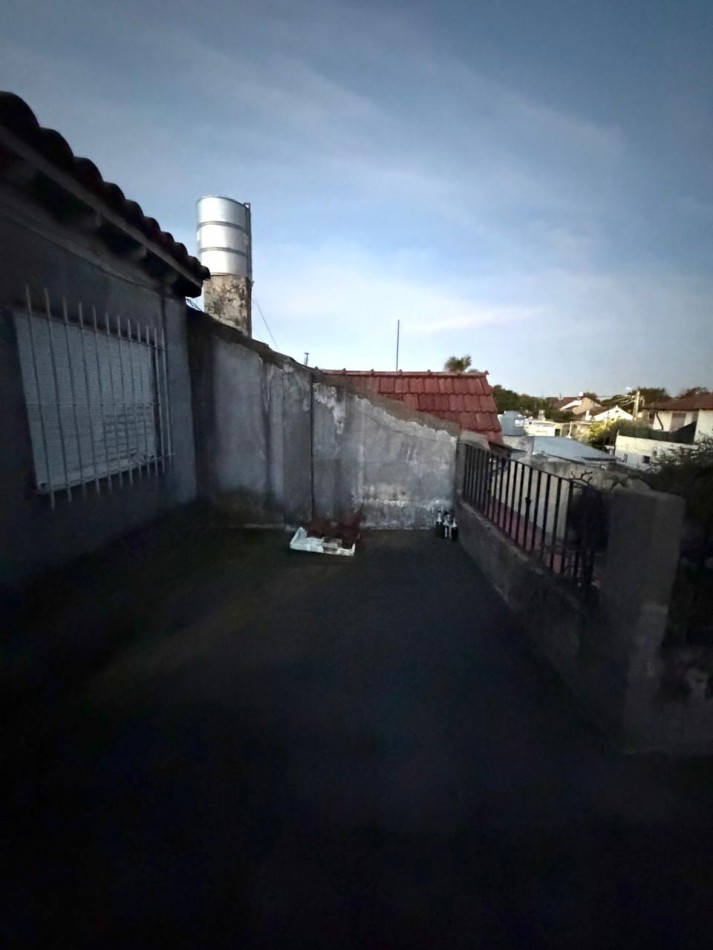 VENTA PH PLANTA ALTA, INGRESO INDEPENDIENTE POR ESCALERA, 3 AMBIENTES CON TERRAZA AMPLIA, JUNCAL 1981 -TEMPERLEY-