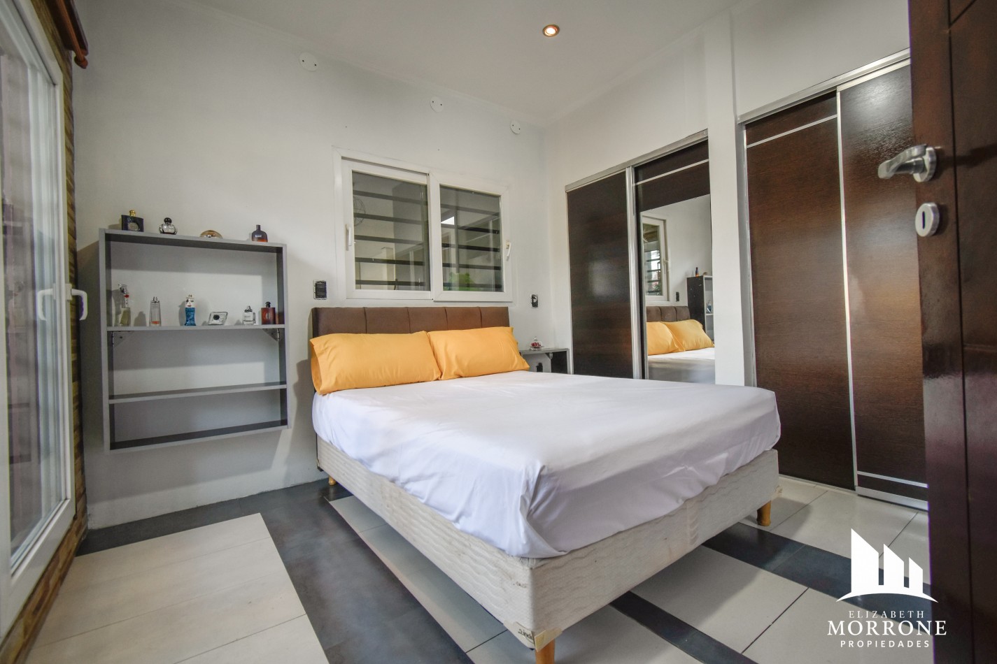 VENTA HERMOSA CASA, 3 DORMITORIOS, QUINCHO Y PILETA, ELIAS ALIPPI 340 -TEMPERLEY-