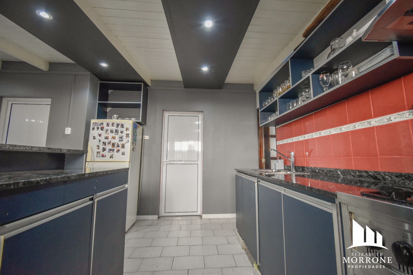 VENTA HERMOSA CASA, 3 DORMITORIOS, QUINCHO Y PILETA, ELIAS ALIPPI 340 -TEMPERLEY-