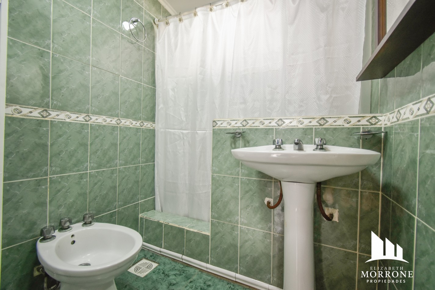 VENTA HERMOSA CASA, 3 DORMITORIOS, QUINCHO Y PILETA, ELIAS ALIPPI 340 -TEMPERLEY-