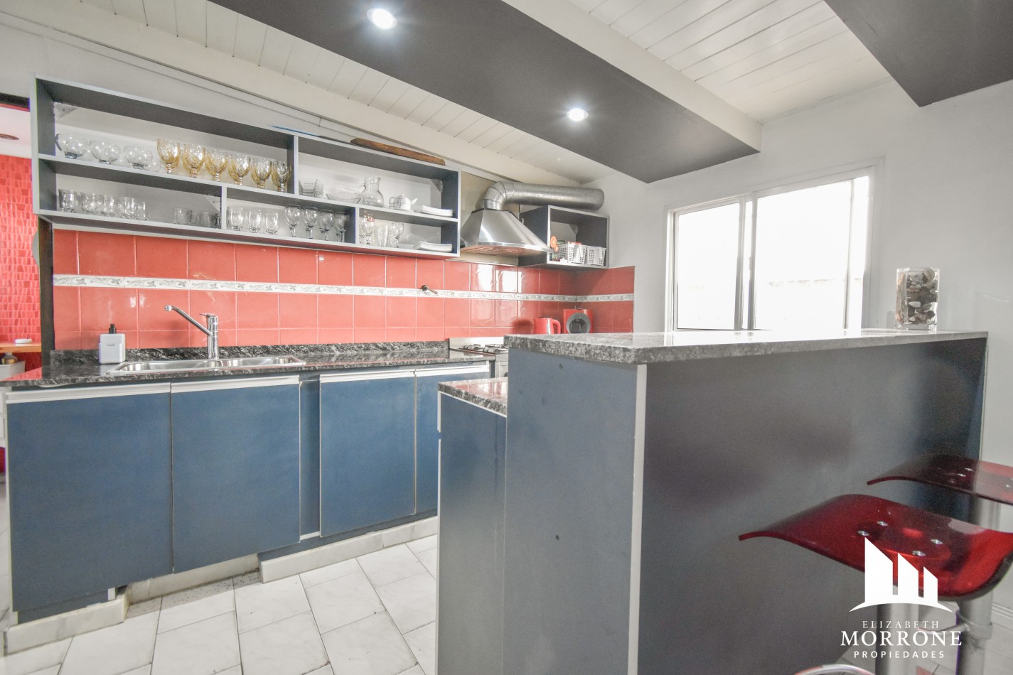 VENTA HERMOSA CASA, 3 DORMITORIOS, QUINCHO Y PILETA, ELIAS ALIPPI 340 -TEMPERLEY-