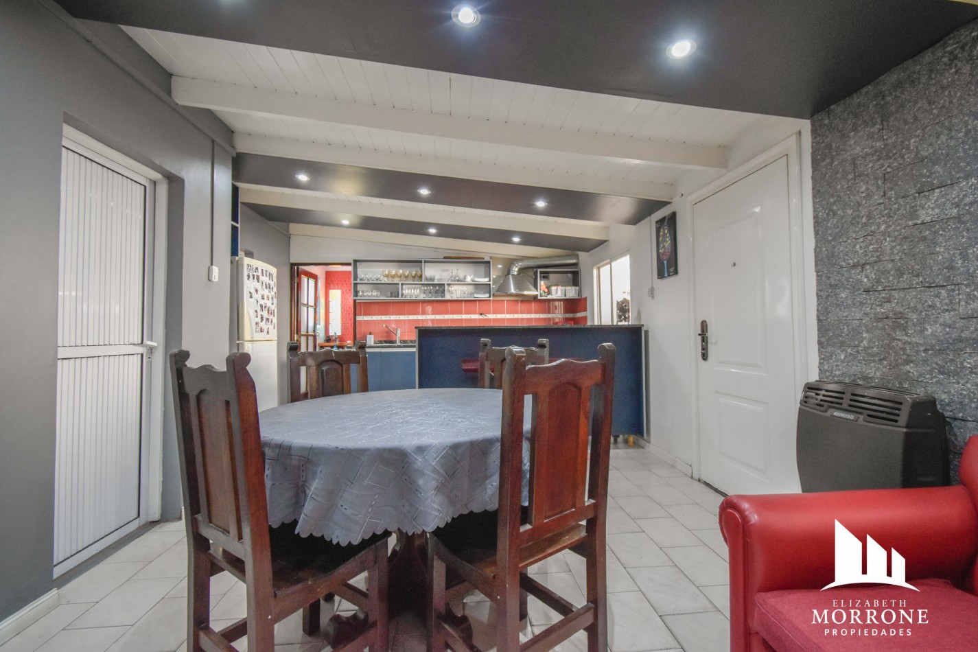 VENTA HERMOSA CASA, 3 DORMITORIOS, QUINCHO Y PILETA, ELIAS ALIPPI 340 -TEMPERLEY-