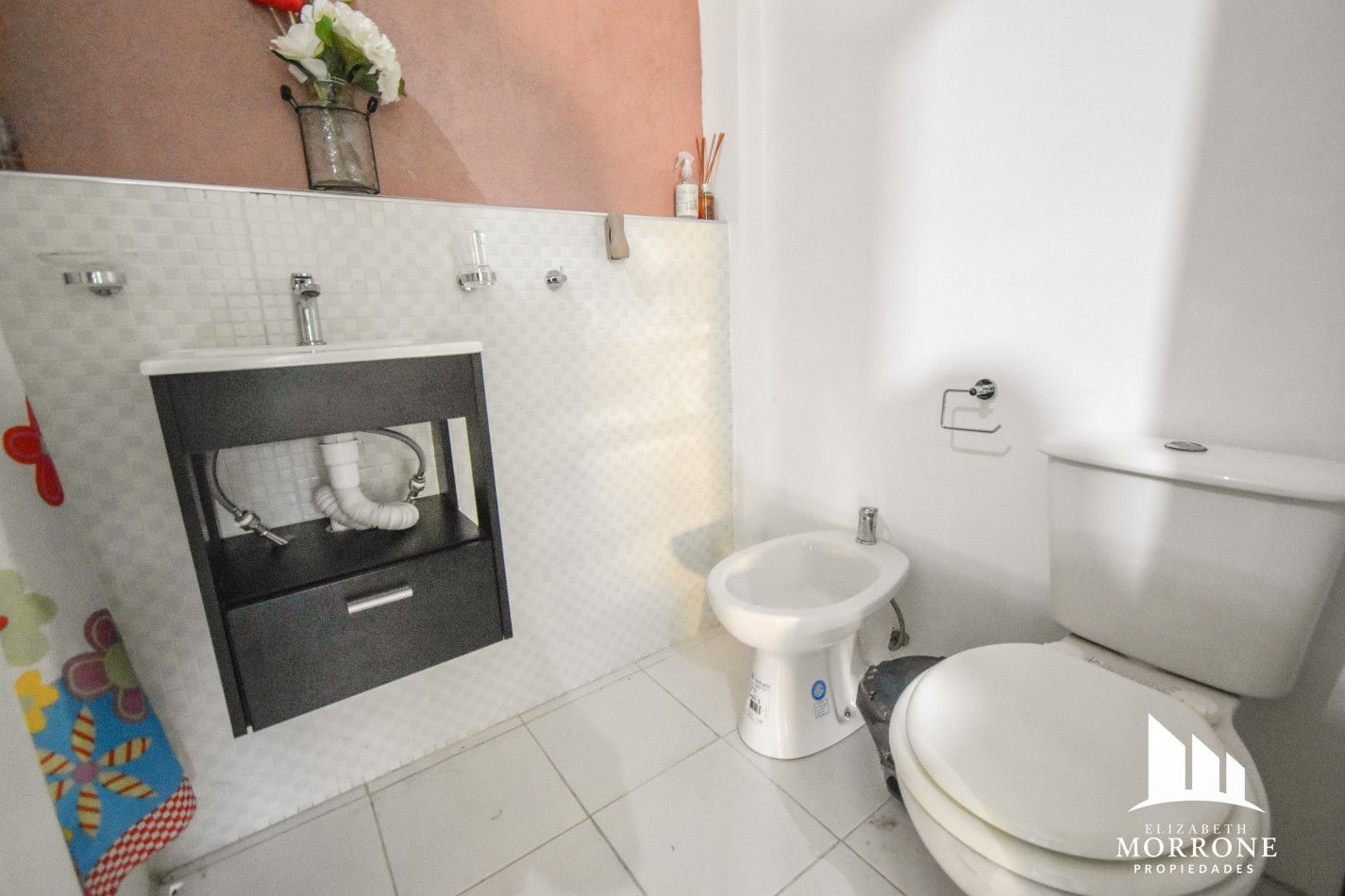 VENTA HERMOSA CASA, 3 DORMITORIOS, QUINCHO Y PILETA, ELIAS ALIPPI 340 -TEMPERLEY-