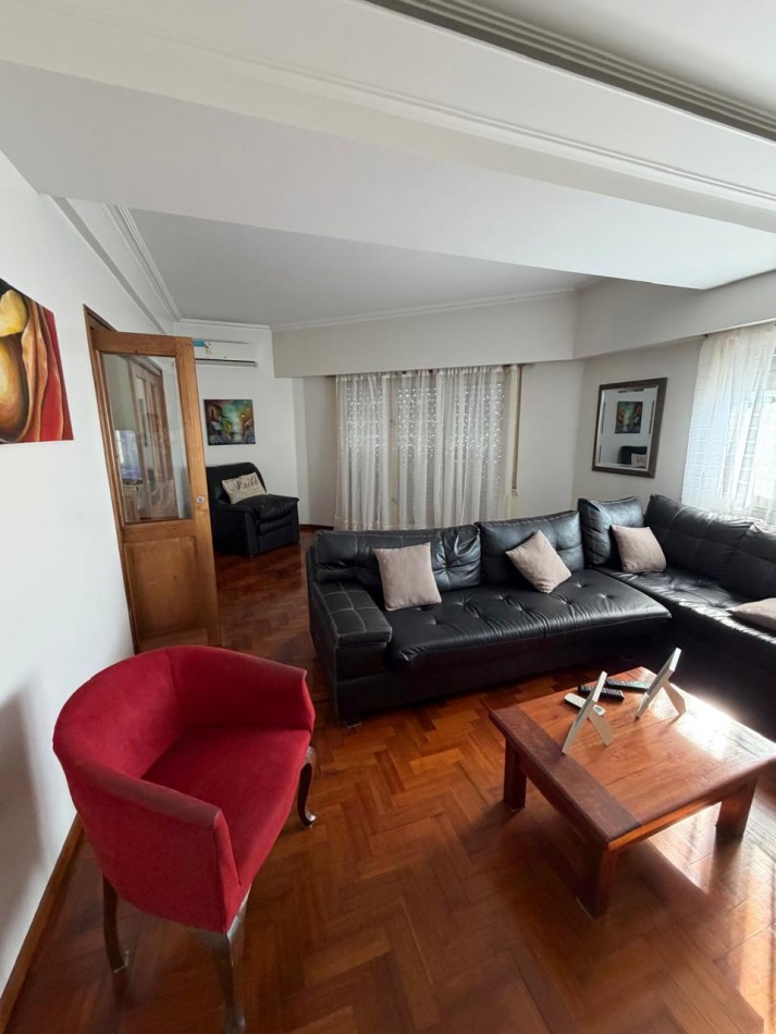 VENTA ESPECTACULAR PROPIEDAD MULTIFAMILIAR -HERMOSA CASA EN PLANTA ALTA Y DOS DEPARTAMENTOS EN PLANTA BAJA, PARQUE Y GARAJE IDEAL PARA VIVIENDA Y RENTA, MAHATMA GANDHI 1203 -TEMPERLEY-