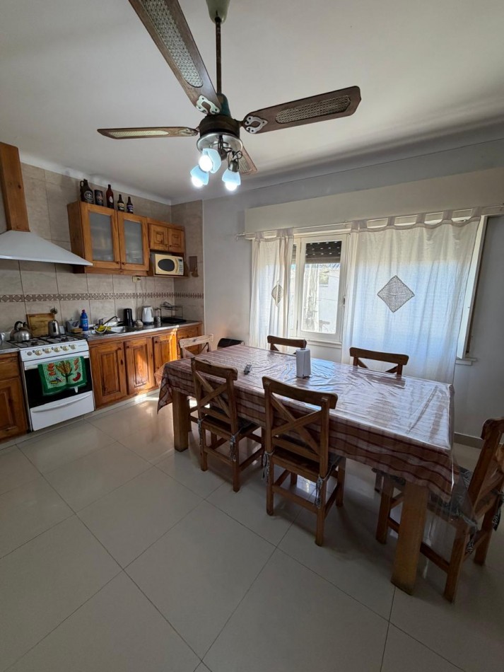 VENTA ESPECTACULAR PROPIEDAD MULTIFAMILIAR -HERMOSA CASA EN PLANTA ALTA Y DOS DEPARTAMENTOS EN PLANTA BAJA, PARQUE Y GARAJE IDEAL PARA VIVIENDA Y RENTA, MAHATMA GANDHI 1203 -TEMPERLEY-