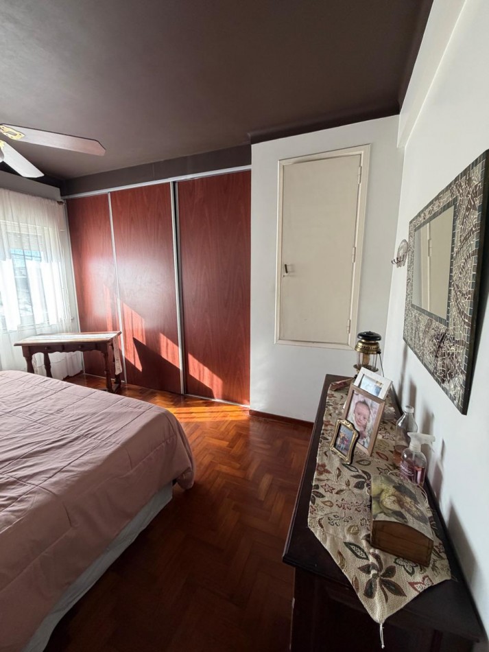 VENTA ESPECTACULAR PROPIEDAD MULTIFAMILIAR -HERMOSA CASA EN PLANTA ALTA Y DOS DEPARTAMENTOS EN PLANTA BAJA, PARQUE Y GARAJE IDEAL PARA VIVIENDA Y RENTA, MAHATMA GANDHI 1203 -TEMPERLEY-