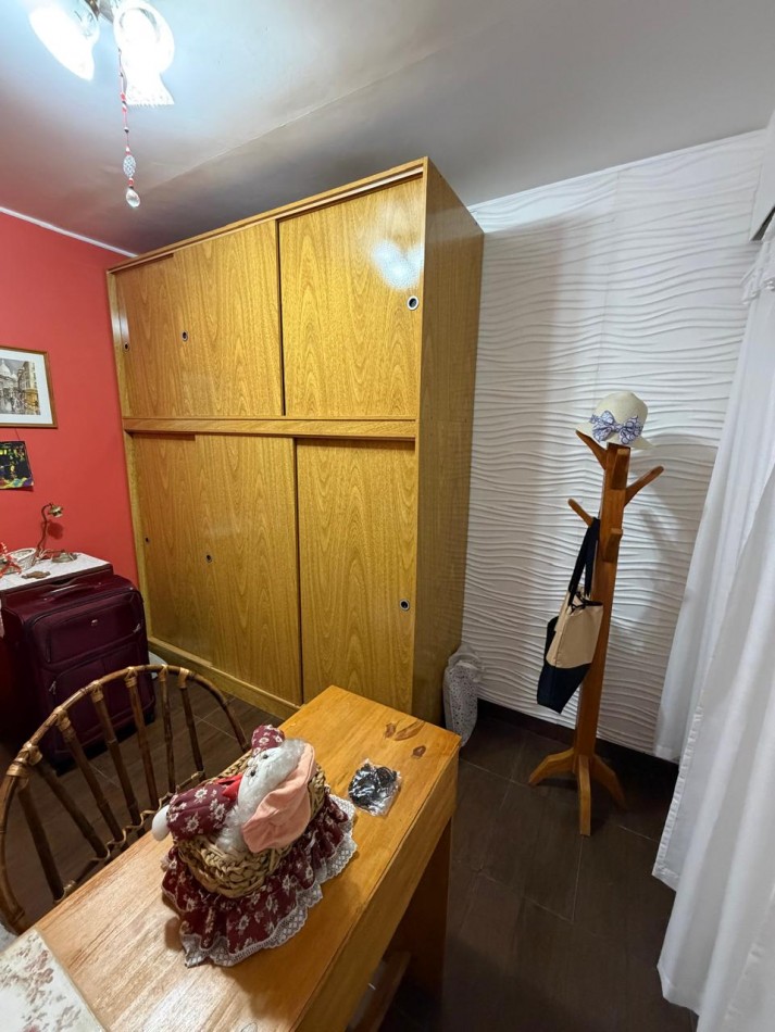 VENTA HERMOSA CASA APTA CREDITO MUY BIEN MANTENIDA, 3 AMBIENTES, PARQUE AMPLIO, GARAJE Y ENTREPISO, ZEBALLOS 900 -TEMPERLEY-
