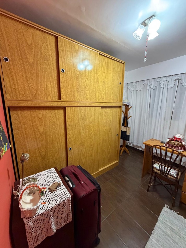 VENTA HERMOSA CASA APTA CREDITO MUY BIEN MANTENIDA, 3 AMBIENTES, PARQUE AMPLIO, GARAJE Y ENTREPISO, ZEBALLOS 900 -TEMPERLEY-