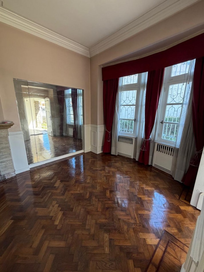 VENTA IMPORTANTE CHALET DE CATEGORIA, 5 AMBIENTES, CON QUINCHO Y PILETA, AVENIDA HIPOLITO YRIGOYEN 10831 -TEMPERLEY-
