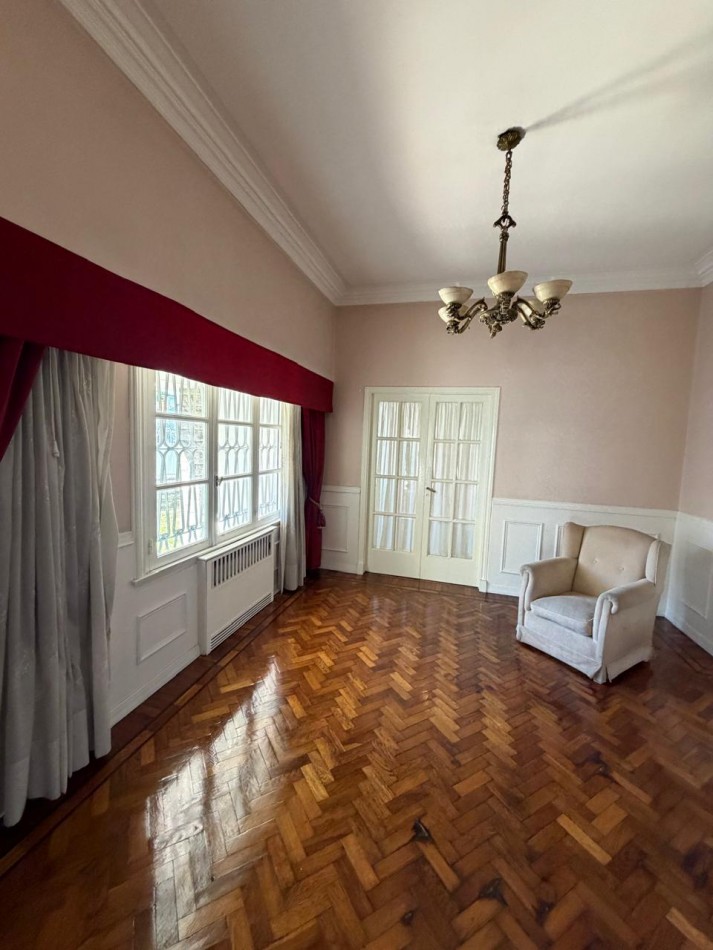 VENTA IMPORTANTE CHALET DE CATEGORIA, 5 AMBIENTES, CON QUINCHO Y PILETA, AVENIDA HIPOLITO YRIGOYEN 10831 -TEMPERLEY-