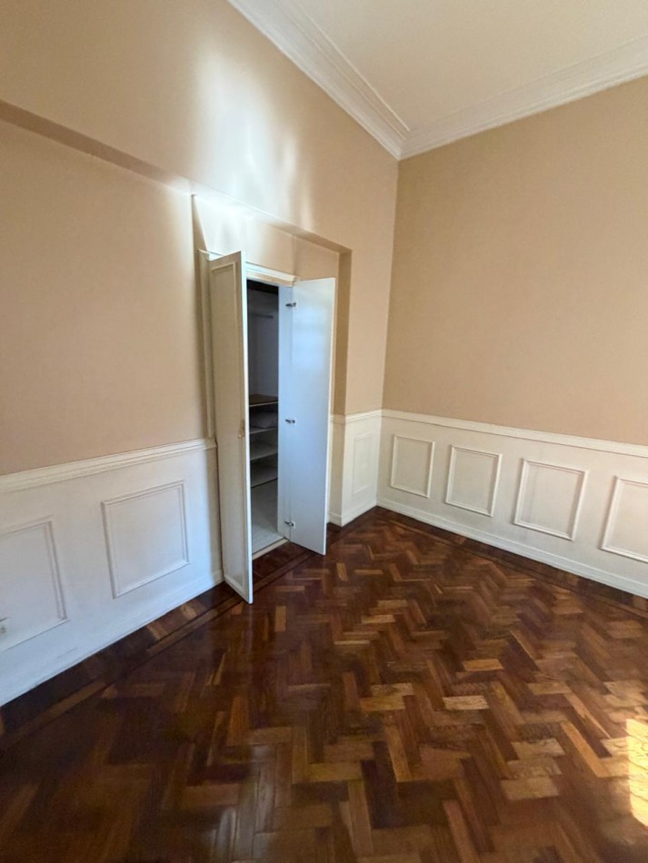 VENTA IMPORTANTE CHALET DE CATEGORIA, 5 AMBIENTES, CON QUINCHO Y PILETA, AVENIDA HIPOLITO YRIGOYEN 10831 -TEMPERLEY-
