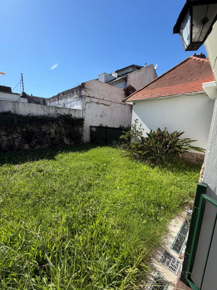 VENTA IMPORTANTE CHALET DE CATEGORIA, 5 AMBIENTES, CON QUINCHO Y PILETA, AVENIDA HIPOLITO YRIGOYEN 10831 -TEMPERLEY-