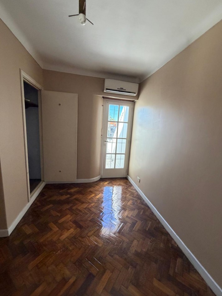 VENTA IMPORTANTE CHALET DE CATEGORIA, 5 AMBIENTES, CON QUINCHO Y PILETA, AVENIDA HIPOLITO YRIGOYEN 10831 -TEMPERLEY-