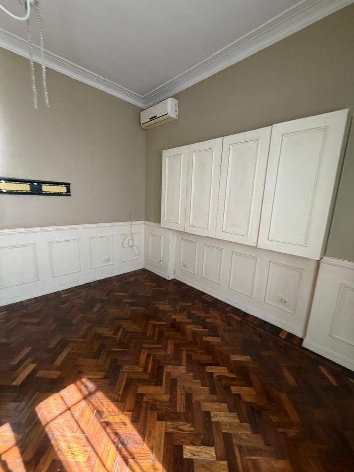 VENTA IMPORTANTE CHALET DE CATEGORIA, 5 AMBIENTES, CON QUINCHO Y PILETA, AVENIDA HIPOLITO YRIGOYEN 10831 -TEMPERLEY-
