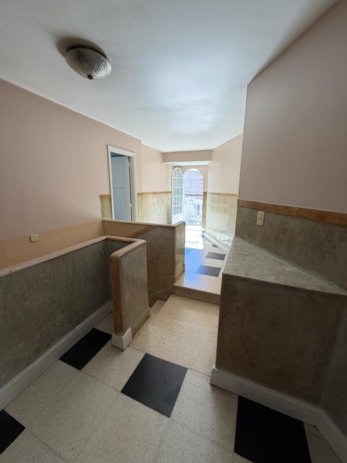 VENTA IMPORTANTE CHALET DE CATEGORIA, 5 AMBIENTES, CON QUINCHO Y PILETA, AVENIDA HIPOLITO YRIGOYEN 10831 -TEMPERLEY-