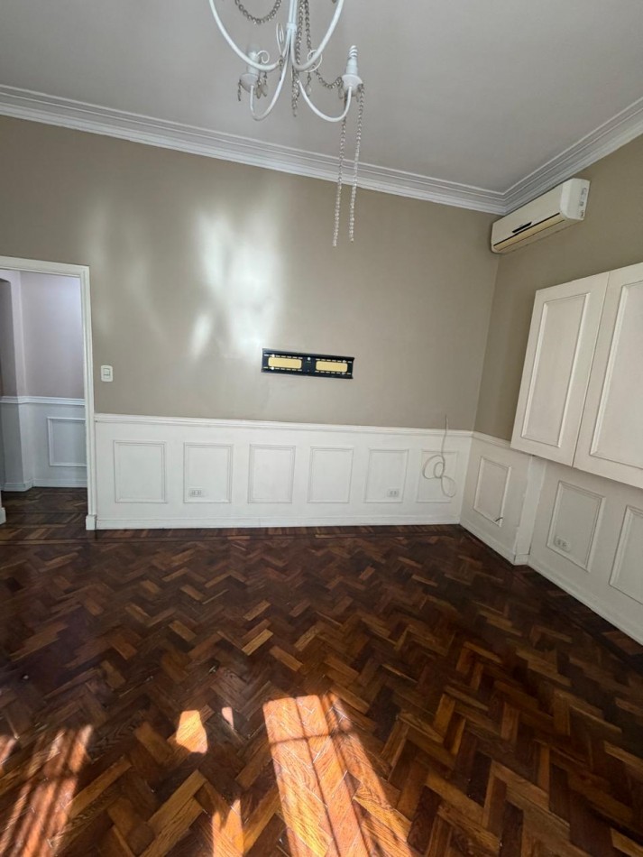 VENTA IMPORTANTE CHALET DE CATEGORIA, 5 AMBIENTES, CON QUINCHO Y PILETA, AVENIDA HIPOLITO YRIGOYEN 10831 -TEMPERLEY-