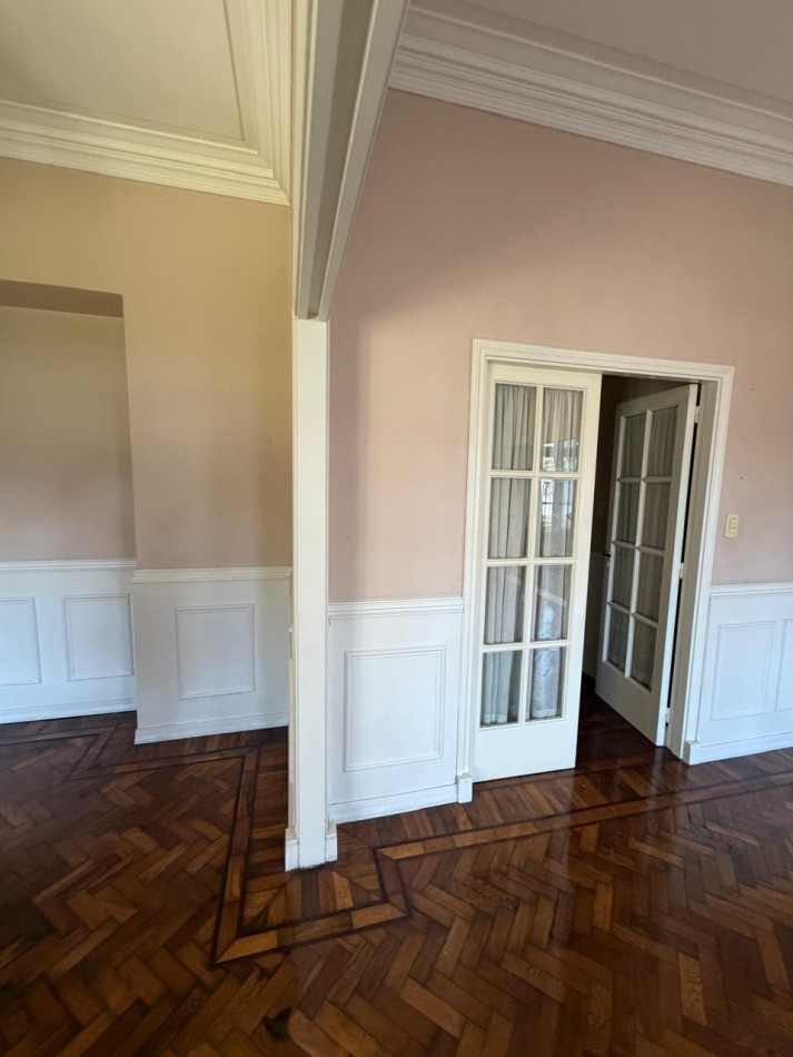 VENTA IMPORTANTE CHALET DE CATEGORIA, 5 AMBIENTES, CON QUINCHO Y PILETA, AVENIDA HIPOLITO YRIGOYEN 10831 -TEMPERLEY-