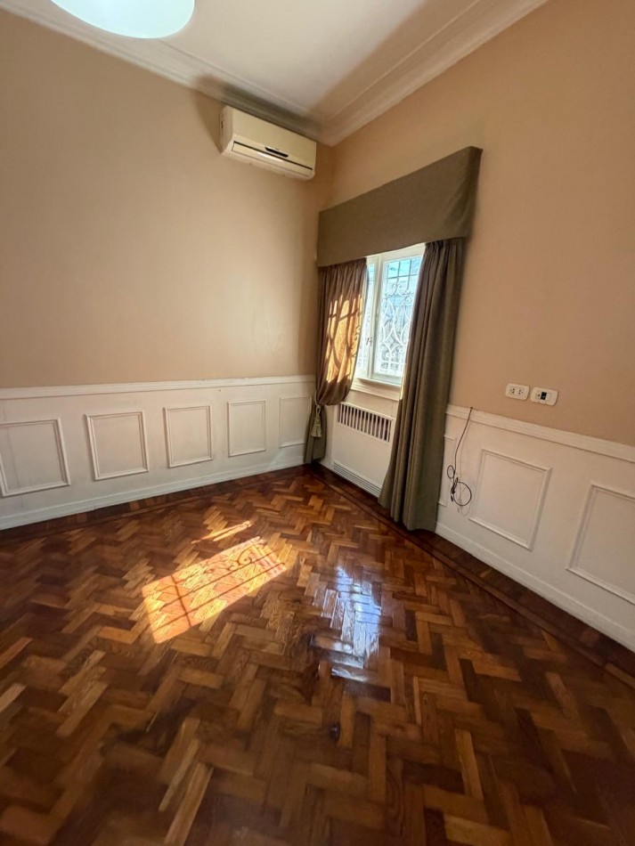 VENTA IMPORTANTE CHALET DE CATEGORIA, 5 AMBIENTES, CON QUINCHO Y PILETA, AVENIDA HIPOLITO YRIGOYEN 10831 -TEMPERLEY-
