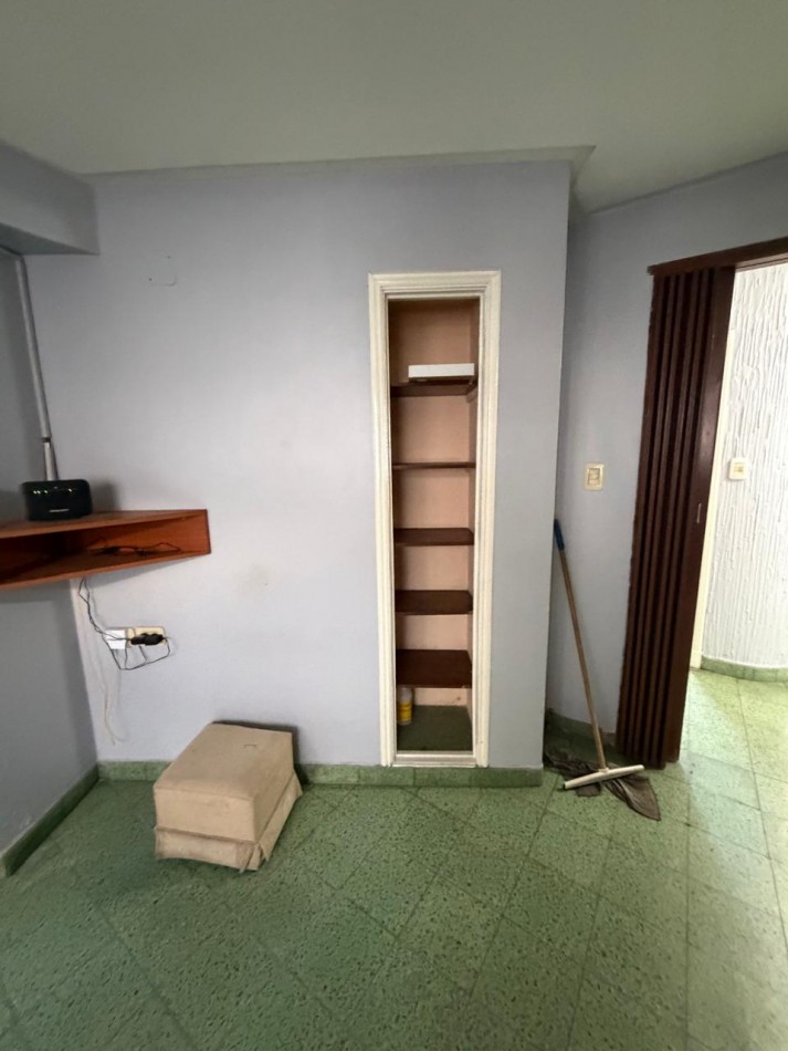 VENTA IMPORTANTE CHALET DE CATEGORIA, 5 AMBIENTES, CON QUINCHO Y PILETA, AVENIDA HIPOLITO YRIGOYEN 10831 -TEMPERLEY-