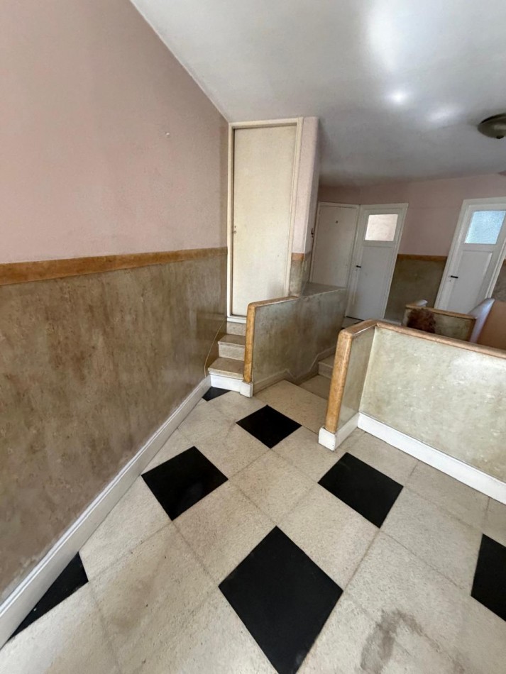 VENTA IMPORTANTE CHALET DE CATEGORIA, 5 AMBIENTES, CON QUINCHO Y PILETA, AVENIDA HIPOLITO YRIGOYEN 10831 -TEMPERLEY-
