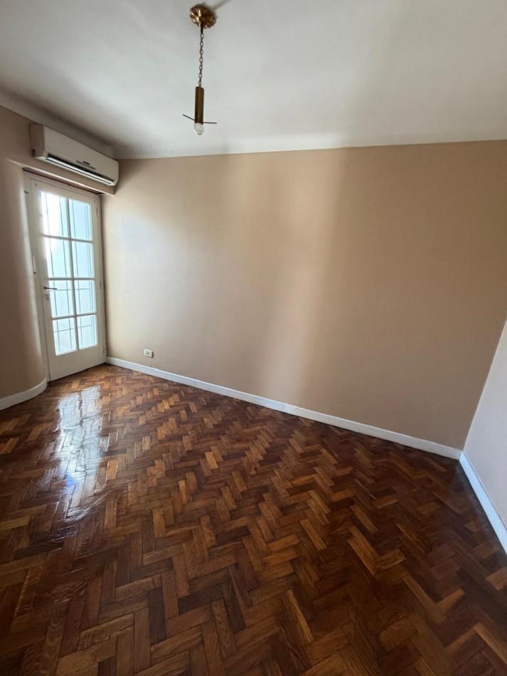 VENTA IMPORTANTE CHALET DE CATEGORIA, 5 AMBIENTES, CON QUINCHO Y PILETA, AVENIDA HIPOLITO YRIGOYEN 10831 -TEMPERLEY-