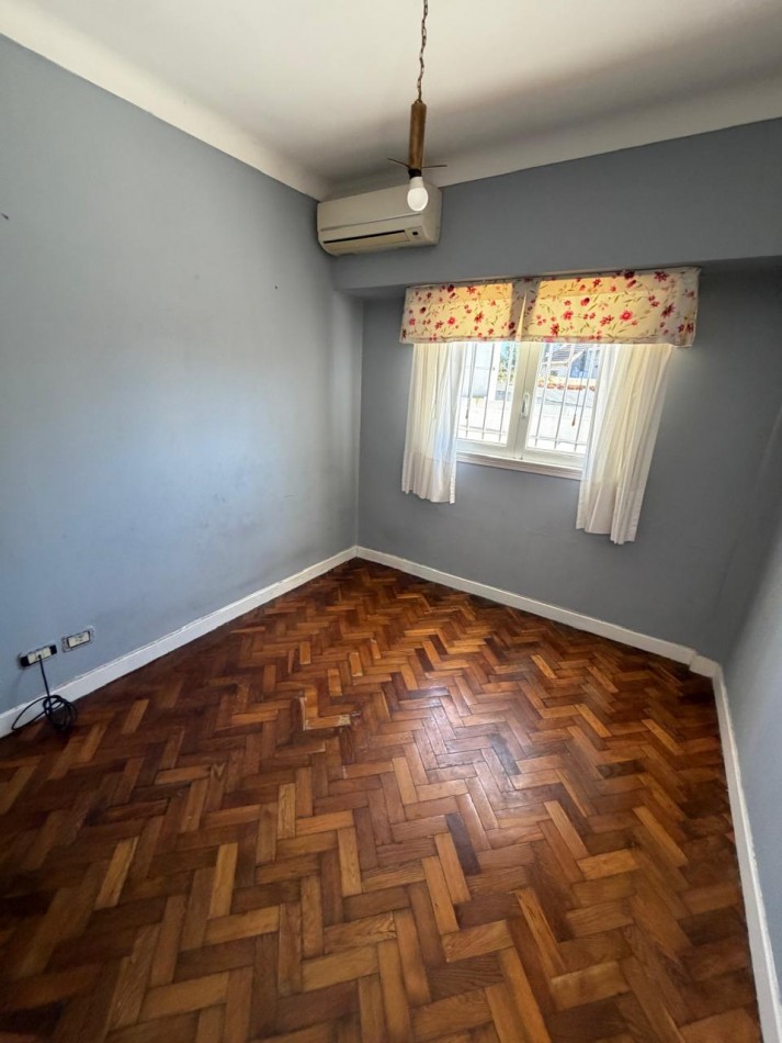 VENTA IMPORTANTE CHALET DE CATEGORIA, 5 AMBIENTES, CON QUINCHO Y PILETA, AVENIDA HIPOLITO YRIGOYEN 10831 -TEMPERLEY-