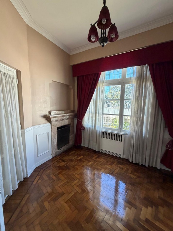 VENTA IMPORTANTE CHALET DE CATEGORIA, 5 AMBIENTES, CON QUINCHO Y PILETA, AVENIDA HIPOLITO YRIGOYEN 10831 -TEMPERLEY-
