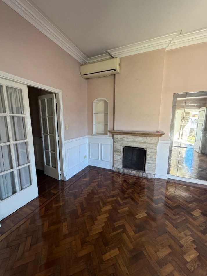 VENTA IMPORTANTE CHALET DE CATEGORIA, 5 AMBIENTES, CON QUINCHO Y PILETA, AVENIDA HIPOLITO YRIGOYEN 10831 -TEMPERLEY-