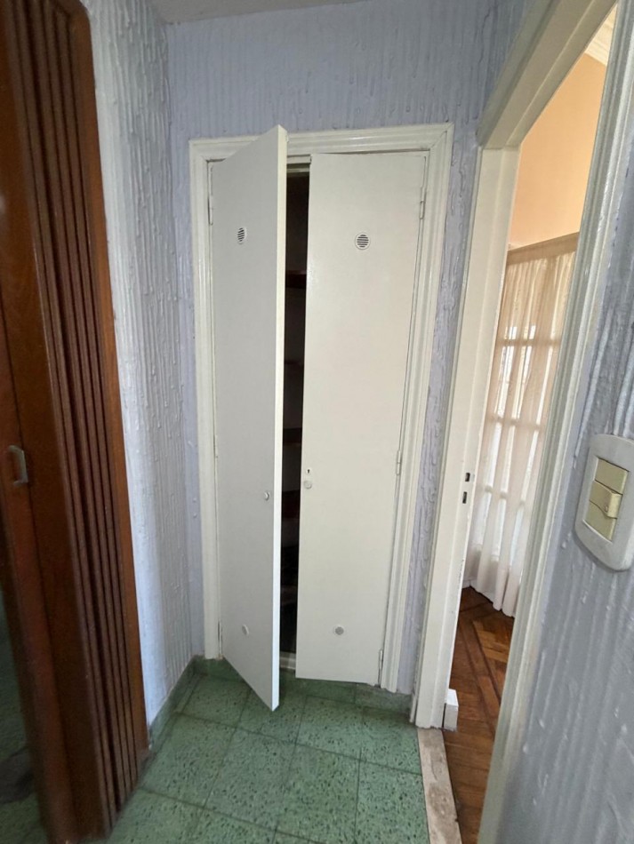 VENTA IMPORTANTE CHALET DE CATEGORIA, 5 AMBIENTES, CON QUINCHO Y PILETA, AVENIDA HIPOLITO YRIGOYEN 10831 -TEMPERLEY-