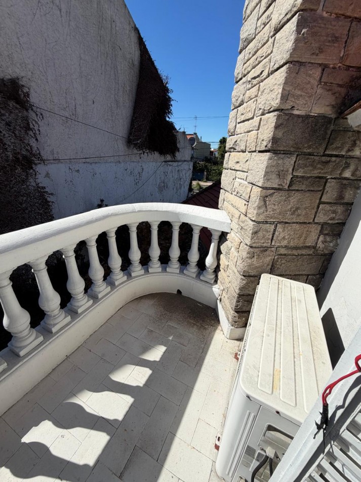 VENTA IMPORTANTE CHALET DE CATEGORIA, 5 AMBIENTES, CON QUINCHO Y PILETA, AVENIDA HIPOLITO YRIGOYEN 10831 -TEMPERLEY-