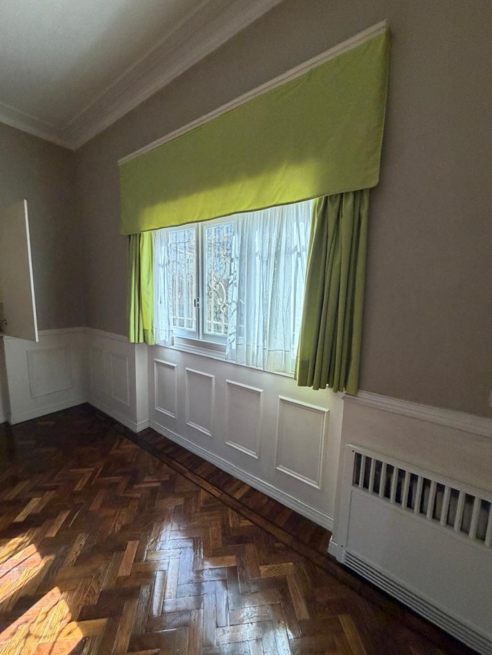 VENTA IMPORTANTE CHALET DE CATEGORIA, 5 AMBIENTES, CON QUINCHO Y PILETA, AVENIDA HIPOLITO YRIGOYEN 10831 -TEMPERLEY-