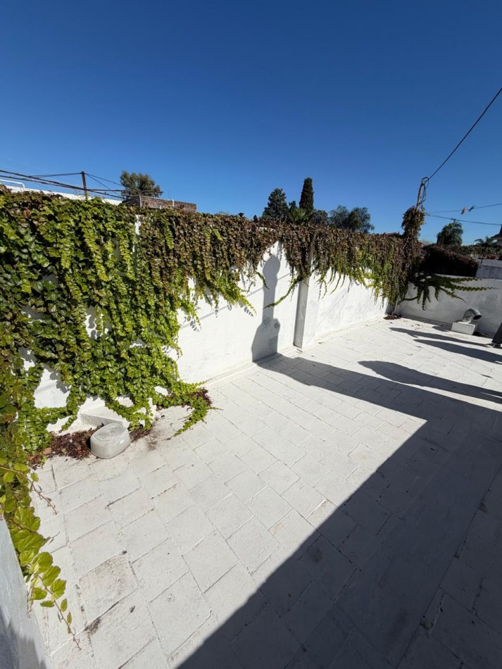 VENTA IMPORTANTE CHALET DE CATEGORIA, 5 AMBIENTES, CON QUINCHO Y PILETA, AVENIDA HIPOLITO YRIGOYEN 10831 -TEMPERLEY-