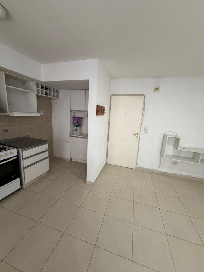 ALQUILER DEPARTAMENTO 2 AMBIENTES PLANTA BAJA, EXCELENTE UBICACION A 3 CUADRAS DE AV HIP. YRIGOYEN AL 9300, COLOMBRES 745 -LOMAS DE ZAMORA-
