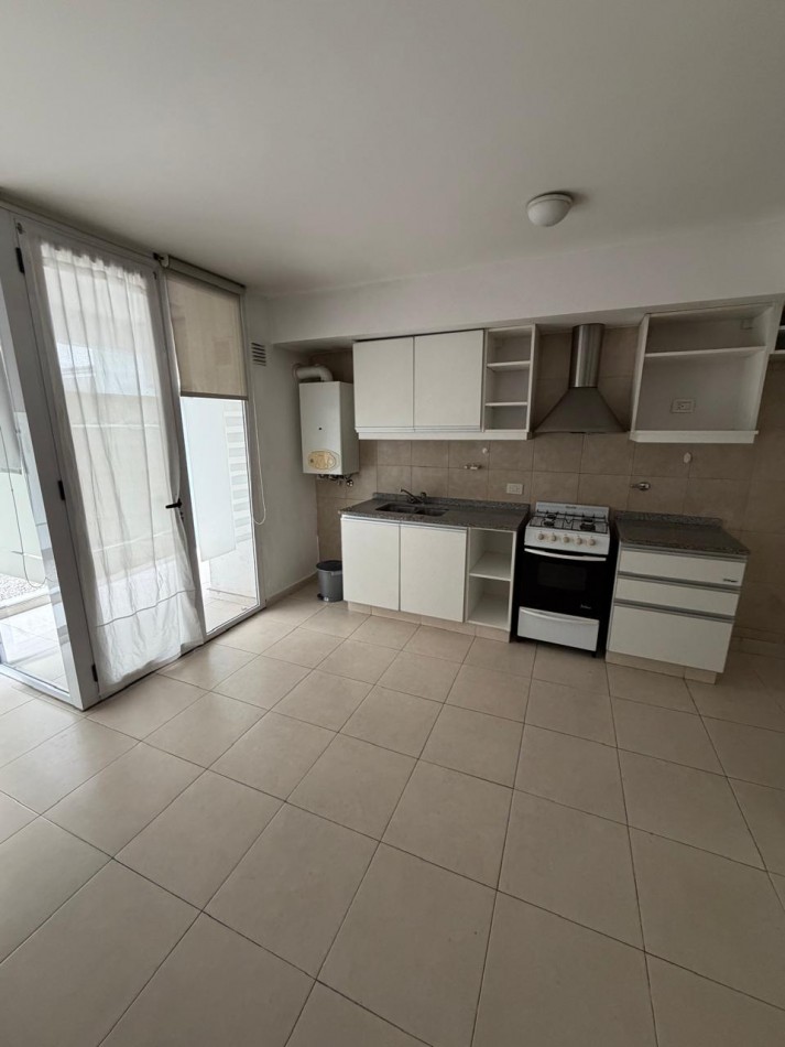 ALQUILER DEPARTAMENTO 2 AMBIENTES PLANTA BAJA, EXCELENTE UBICACION A 3 CUADRAS DE AV HIP. YRIGOYEN AL 9300, COLOMBRES 745 -LOMAS DE ZAMORA-